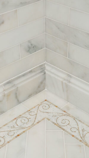 Tsuna Border - Calacatta Oliva White Onyx